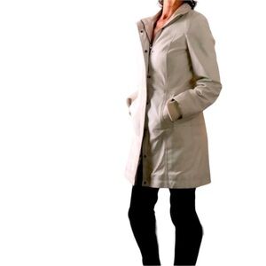 Danier Leather Tailored Cream  White Leather Zip Up Jacket Coat